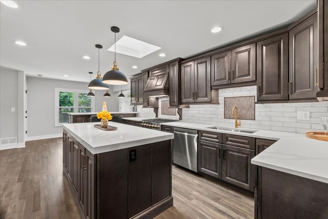 0S424 S Cadwell Avenue, Elmhurst, IL 60126