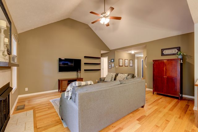 2677 Hidden Ridge Ct, Clarksville, TN 37043