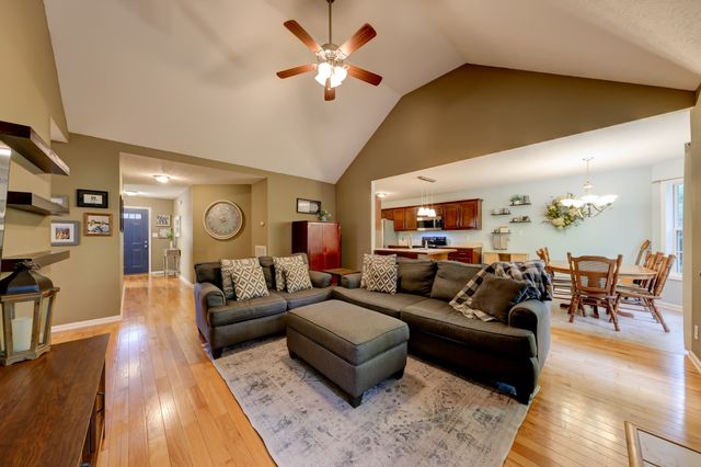 2677 Hidden Ridge Ct, Clarksville, TN 37043