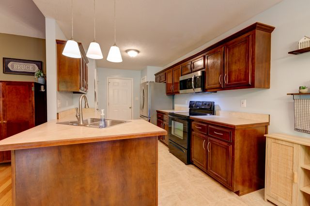 2677 Hidden Ridge Ct, Clarksville, TN 37043