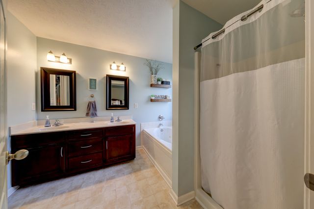 2677 Hidden Ridge Ct, Clarksville, TN 37043