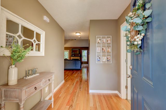 2677 Hidden Ridge Ct, Clarksville, TN 37043