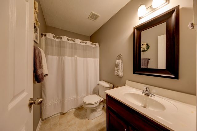 2677 Hidden Ridge Ct, Clarksville, TN 37043