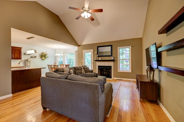 2677 Hidden Ridge Ct, Clarksville, TN 37043