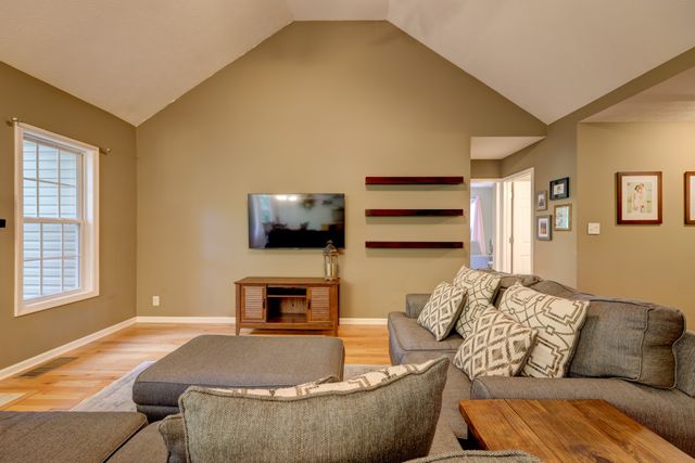 2677 Hidden Ridge Ct, Clarksville, TN 37043