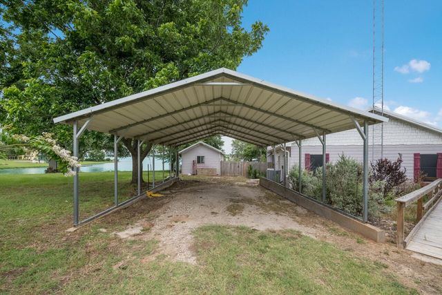 1603 LCR 822, Groesbeck, TX 76642