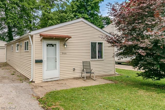 966 Windermere Drive, Willoughby, OH 44094
