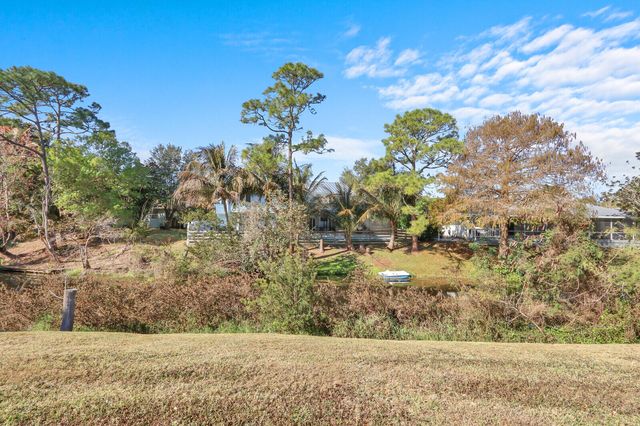 8074 SE River Lane, Stuart, FL 34997