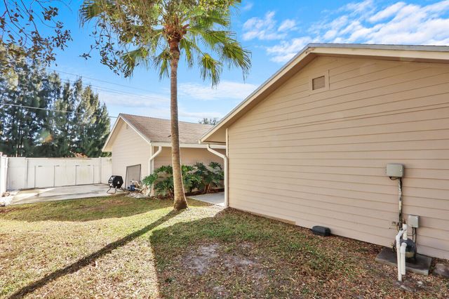 8074 SE River Lane, Stuart, FL 34997
