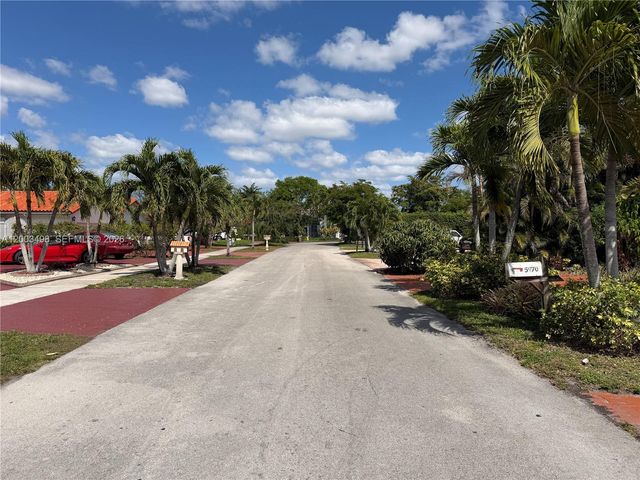 6010 NW 201st Ln, Hialeah, FL 33015