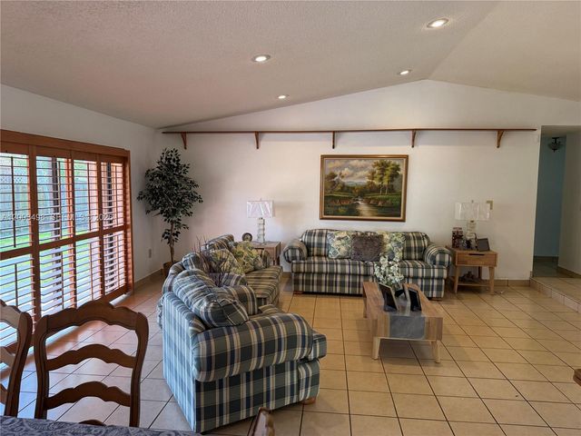 6010 NW 201st Ln, Hialeah, FL 33015