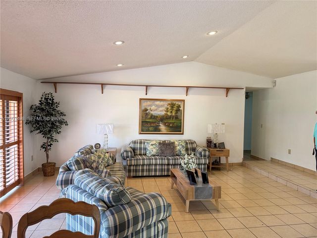 6010 NW 201st Ln, Hialeah, FL 33015