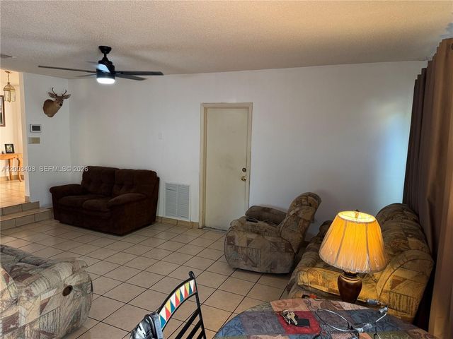 6010 NW 201st Ln, Hialeah, FL 33015