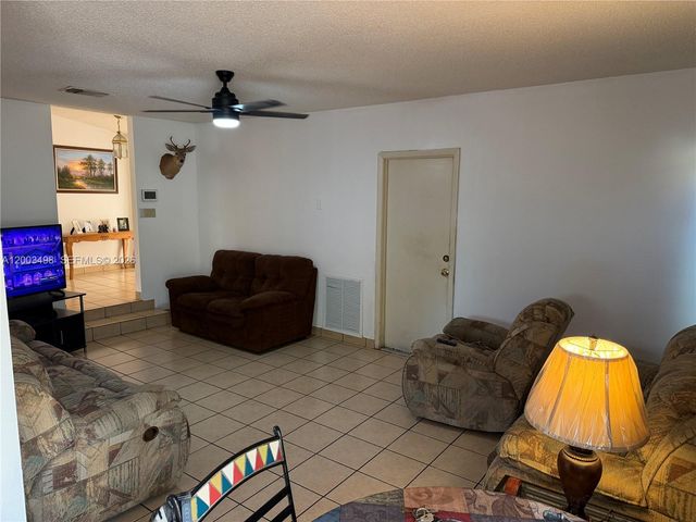 6010 NW 201st Ln, Hialeah, FL 33015