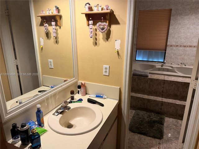 6010 NW 201st Ln, Hialeah, FL 33015