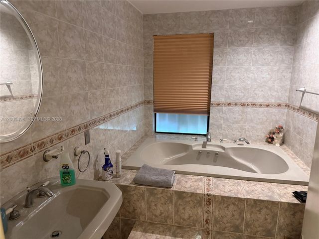 6010 NW 201st Ln, Hialeah, FL 33015