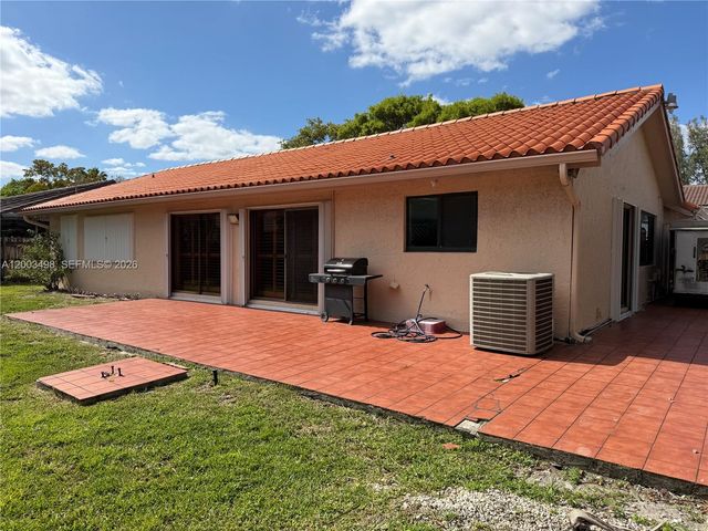 6010 NW 201st Ln, Hialeah, FL 33015