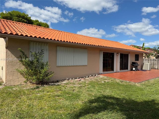 6010 NW 201st Ln, Hialeah, FL 33015