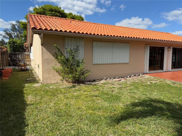 6010 NW 201st Ln, Hialeah, FL 33015