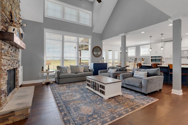 260 Lookout Dr, Winchester, TN 37398