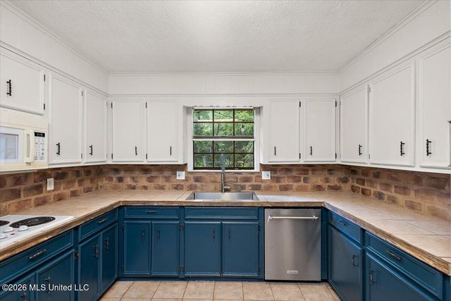44 Sunline Court, Brandon, MS 39042