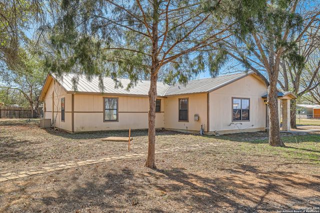12177 Pearsall Rd, Atascosa, TX 78002