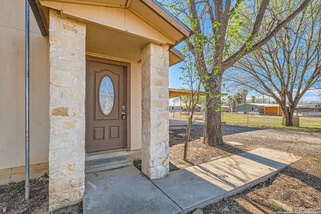 12177 Pearsall Rd, Atascosa, TX 78002