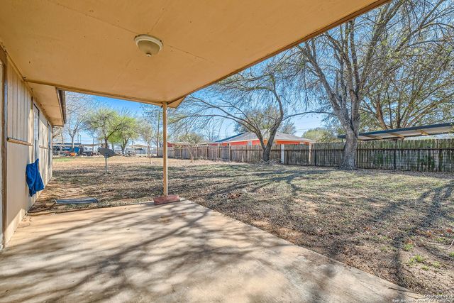 12177 Pearsall Rd, Atascosa, TX 78002