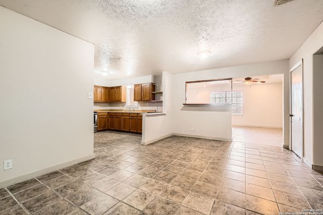 12177 Pearsall Rd, Atascosa, TX 78002