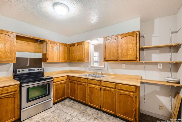 12177 Pearsall Rd, Atascosa, TX 78002