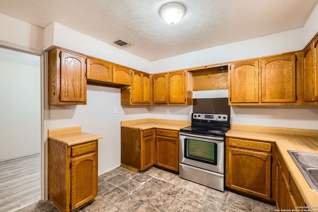 12177 Pearsall Rd, Atascosa, TX 78002