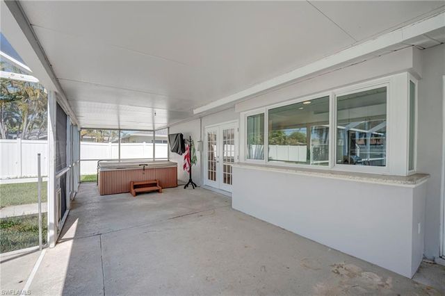 150 SW 48th TER, Cape Coral, FL 33914