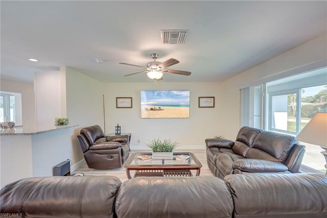 150 SW 48th TER, Cape Coral, FL 33914