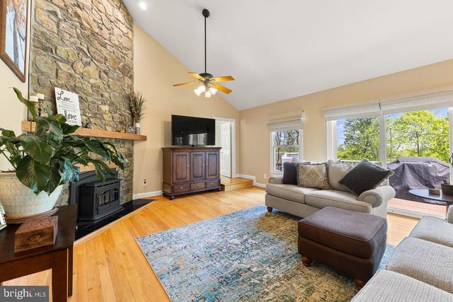 34930 VANCOFF LN, Round Hill, VA 20141
