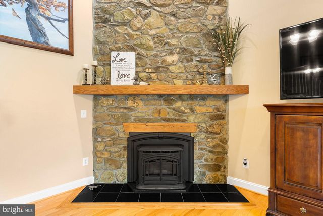 34930 VANCOFF LN, Round Hill, VA 20141