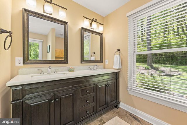 34930 VANCOFF LN, Round Hill, VA 20141