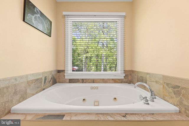 34930 VANCOFF LN, Round Hill, VA 20141