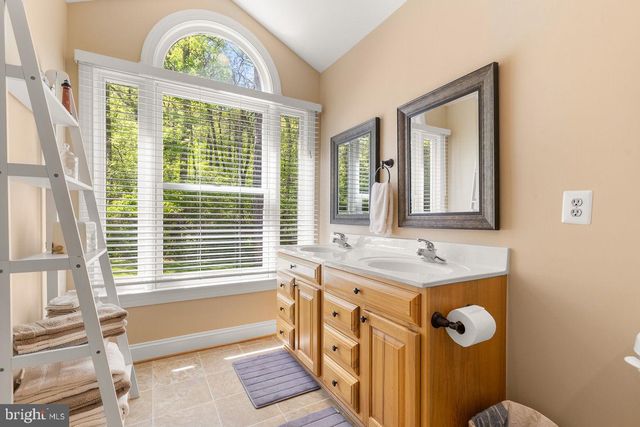 34930 VANCOFF LN, Round Hill, VA 20141