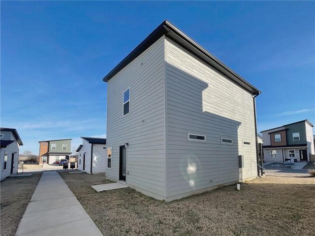 1090 Indiana Avenue, Bentonville, AR 72713