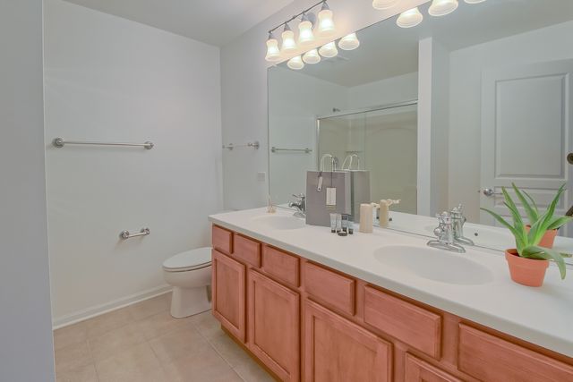 2804 Neubauer Circle, Lindenhurst, IL 60046