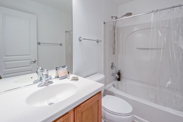 2804 Neubauer Circle, Lindenhurst, IL 60046