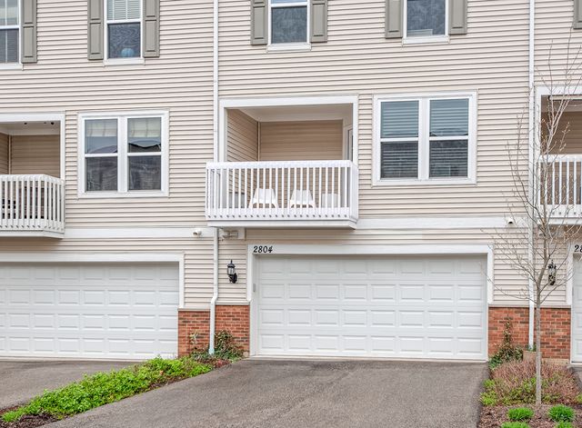 2804 Neubauer Circle, Lindenhurst, IL 60046
