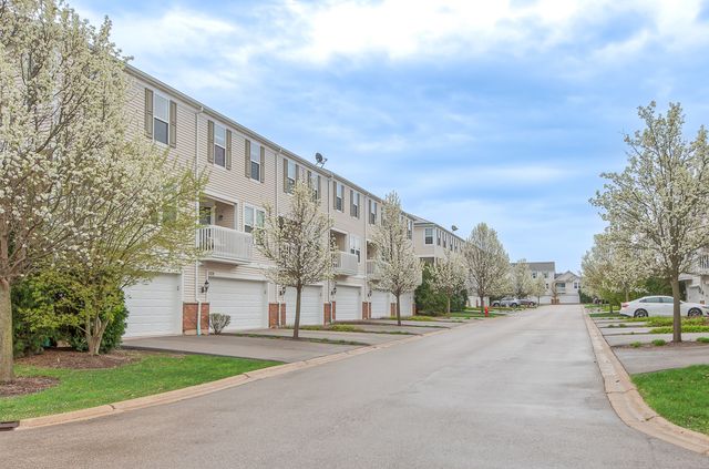 2804 Neubauer Circle, Lindenhurst, IL 60046