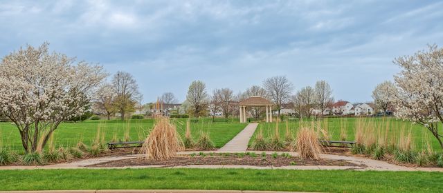 2804 Neubauer Circle, Lindenhurst, IL 60046