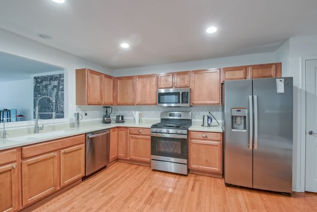2804 Neubauer Circle, Lindenhurst, IL 60046