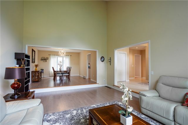 72 Caversham Woods, Pittsford, NY 14534