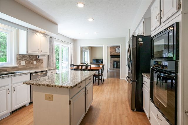 72 Caversham Woods, Pittsford, NY 14534