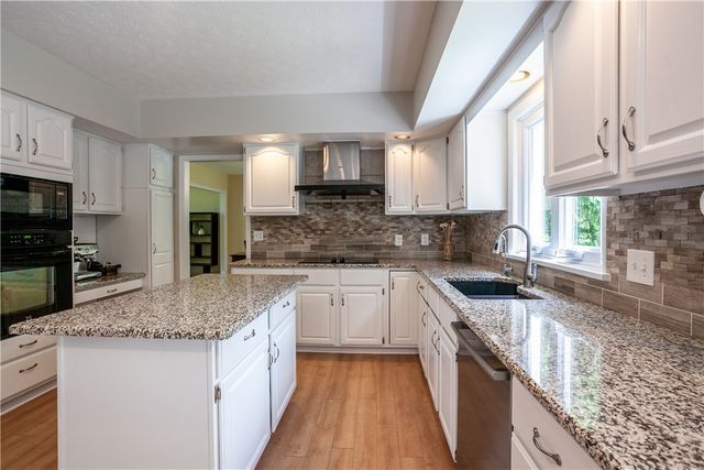 72 Caversham Woods, Pittsford, NY 14534