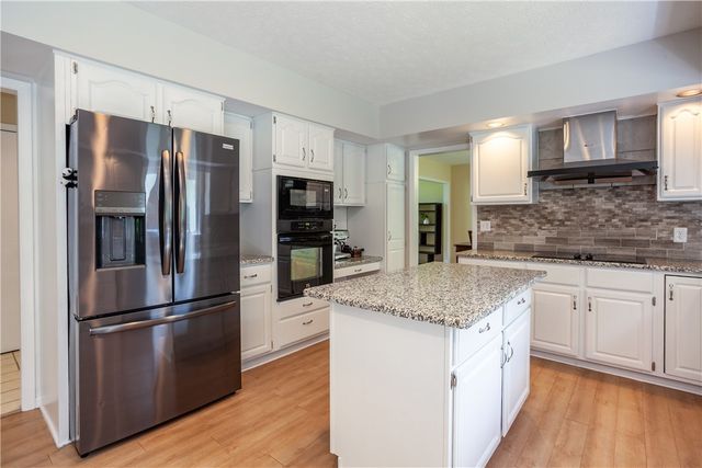 72 Caversham Woods, Pittsford, NY 14534