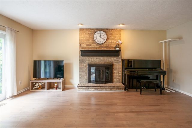 72 Caversham Woods, Pittsford, NY 14534